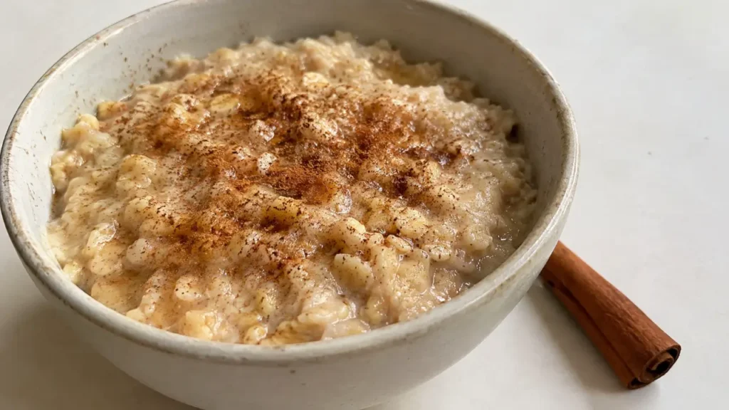 Healthy cinnamon breakfast ideas, oatmeal with cinnamon bowl